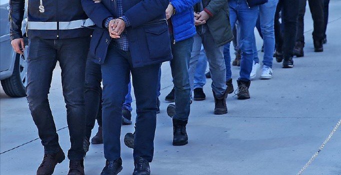 FETÖ'nün askeri ve mahrem yapılanmasına operasyon: 14 gözaltı