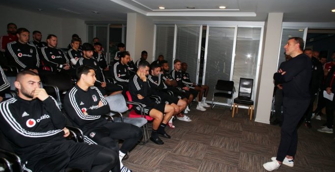 Beşiktaş'ta Abdullah Avcı'dan futbolculara veda