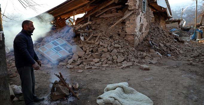 6,8lik Elazığ depreminde bir köy tamamen yıkıldı
