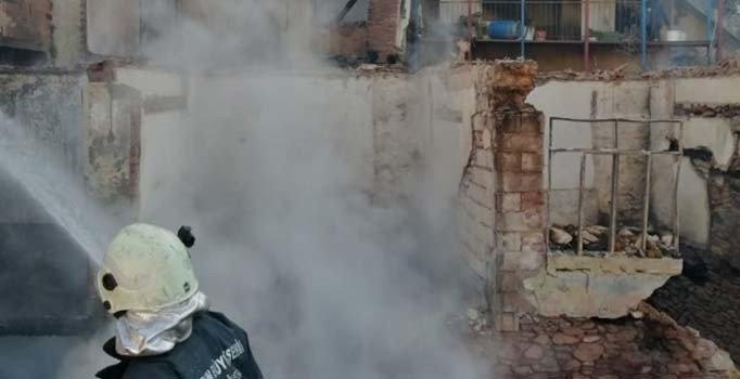 Aydın'da 5 evi alevler yuttu