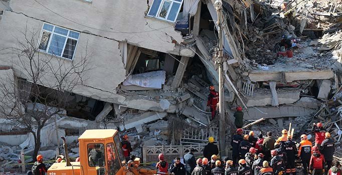 Son dakika! Elazığ ve Malatya'da yıkılan binalara iki ayrı soruşturma başlatıldı