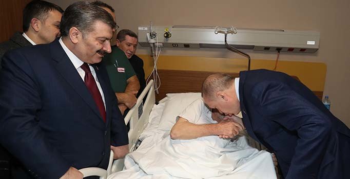 Erdoğan, Elazığ'daki depremde yaralanan vatandaşları ziyaret etti