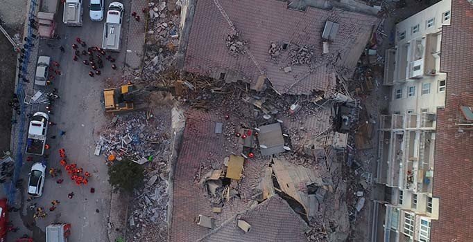Son dakika! 6,8'lik depremde bilanço ağırlaşıyor: Ölü sayısı 19'a çıktı, 30 kişi göçük altında