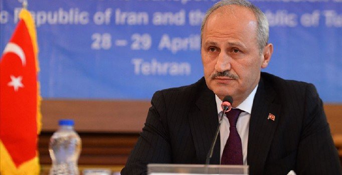 Bakan Turhan'dan depreme açıklaması: Ulaşımı engelleyecek bir durum yok