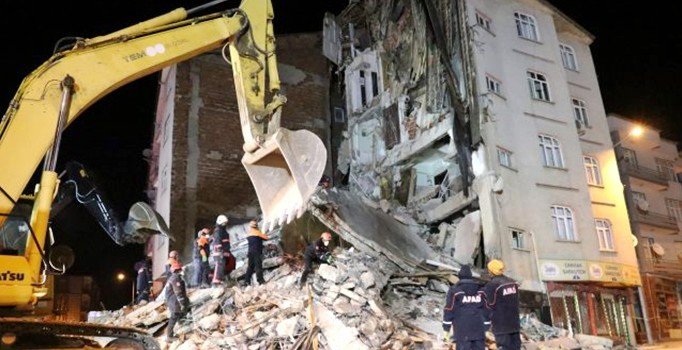 Elazığ depreminde hayatını kaybedenlerin sayısı 29'a yükseldi