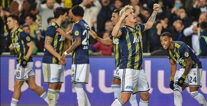 Sarı Kanarya'dan altın değerinde 3 puan | Fenerbahçe 2-0 Başakşehir