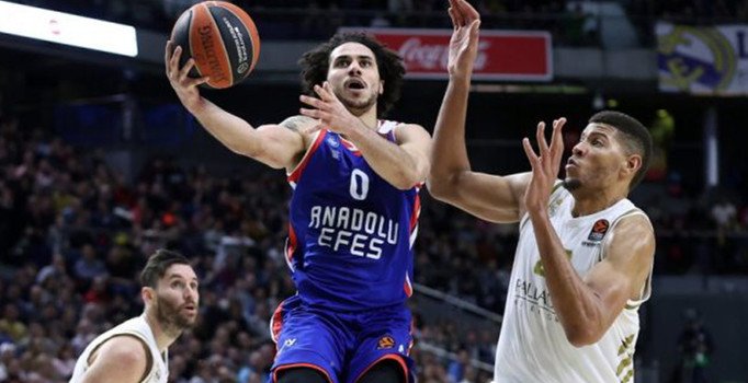 Shane Larkin tarih yazmaya devam ediyor! Üst üste 4. kez MVP seçildi