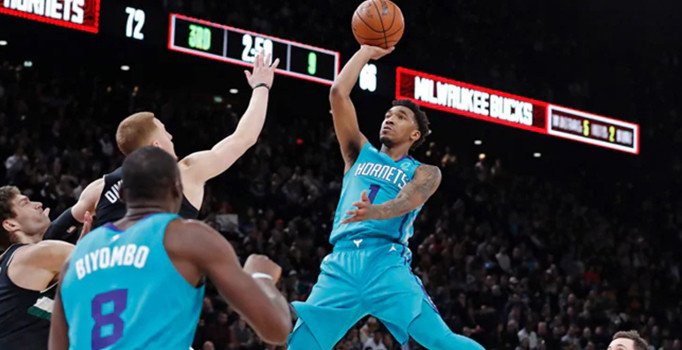 Milwaukee Bucks, NBA'in Paris'teki ilk normal sezon maçında Charlotte Hornets'ı yendi