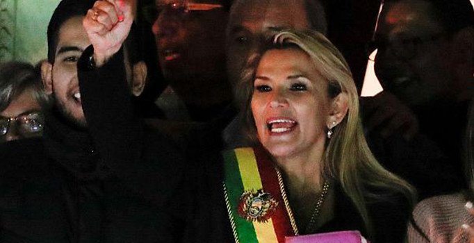 Bolivya'da geçici Devlet Başkanı Anez, adaylığını açıkladı