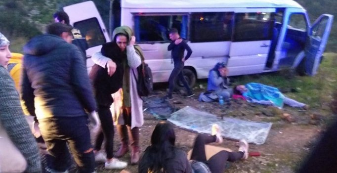 Bodrum'da işçi minibüsü takla attı: 11 yaralı