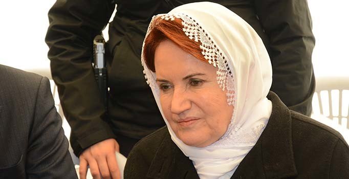 Meral Akşener de deprem bölgesinde: Herkes bir ipin ucundan tuttu