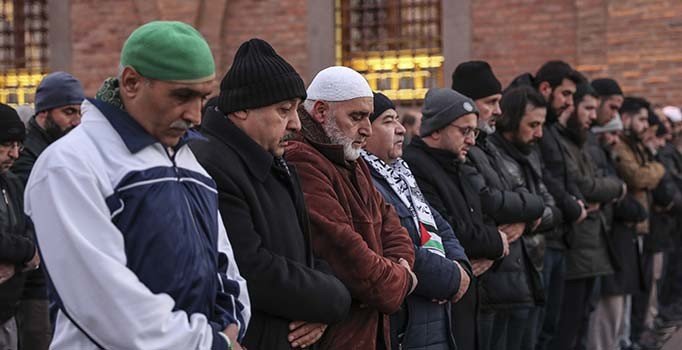 Başkent'te Elazığ'da deprem kurbanları için gıyabi cenaze namazı