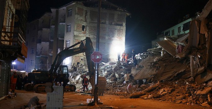 AFAD: Depremde 35 kişi hayatını kaybetti