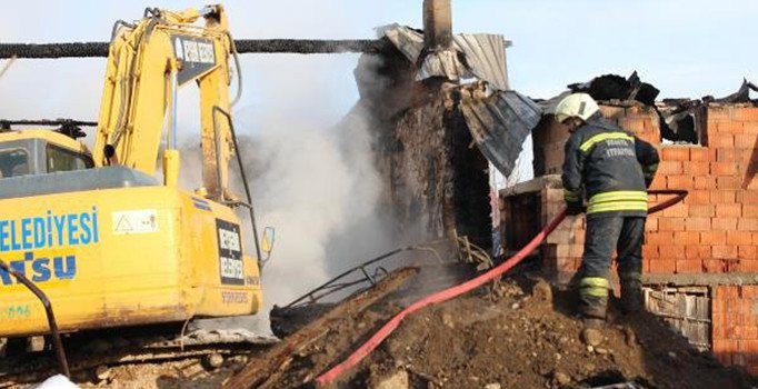 Konya'da kerpiç evde yangın dehşeti: 3 ölü