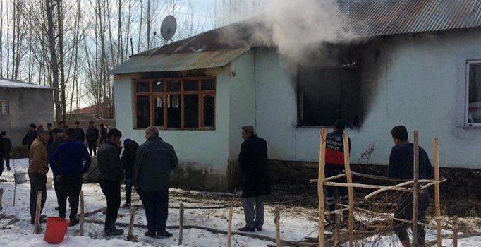 3 ve 4 yaşlarındaki kız kardeşler evde çıkan yangında yaşamlarını yitirdi