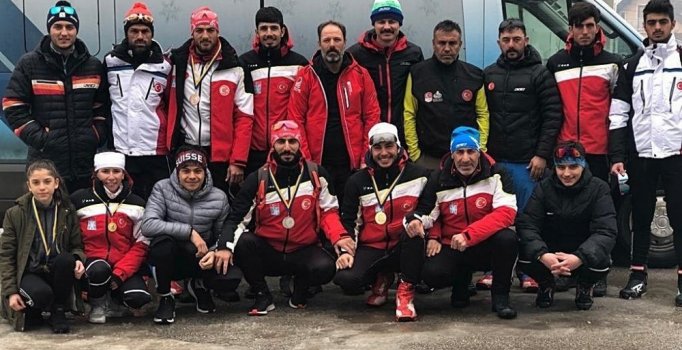 Milli kayakçılardan Bosna Hersek'te 3'ü altın, 7 madalya