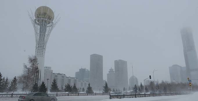 Nur Sultan'da kar fırtınasına karşı OHAL ilan edildi