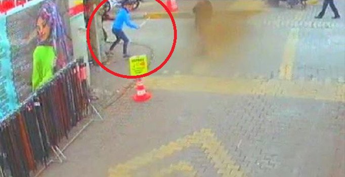 Kavga ettiği kişiyi döner bıçağıyla kovaladı