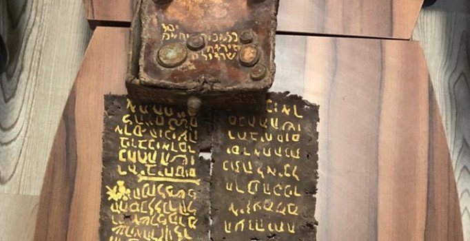 Bursa'da ceylan derisi üzerine yazılmış Tevrat ele geçirildi