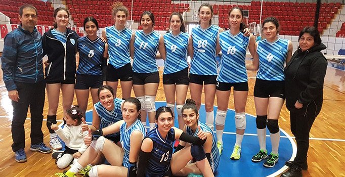 Seyhan Belediyespor Voleybol’da çifte sevinç yaşadı