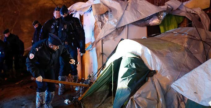 Paris'te göçmen kampı tahliyesi