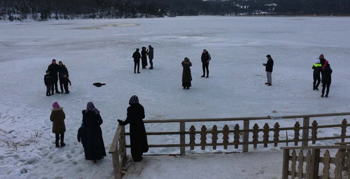 Abant Gölü buz tuttu