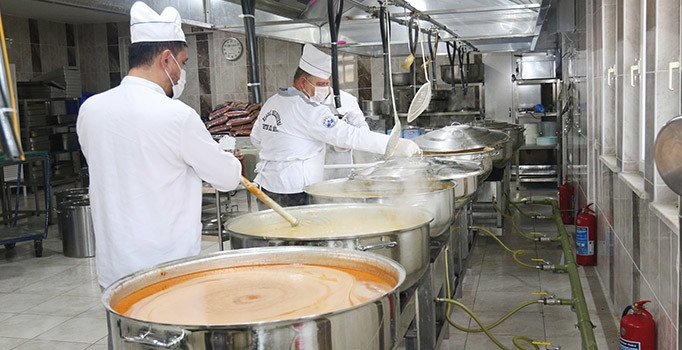 Elazığ Belediyesi aşevlerinde 50 bin kişiye yemek dağıtacak