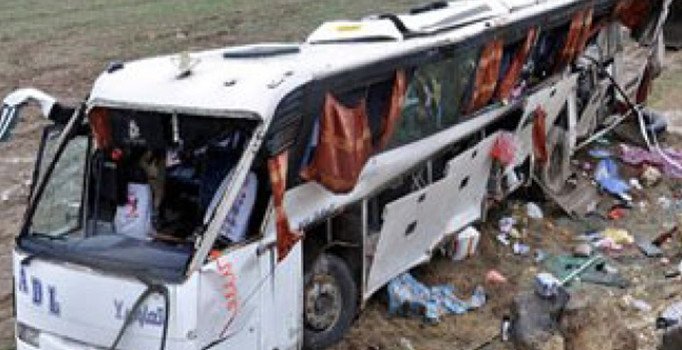 İran'da katliam gibi otobüs kazası: 10 ölü, 18 yaralı