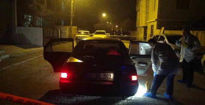 'Dur' ihtarına uymayıp polise çarpan trafik canavarı her yerde aranıyor