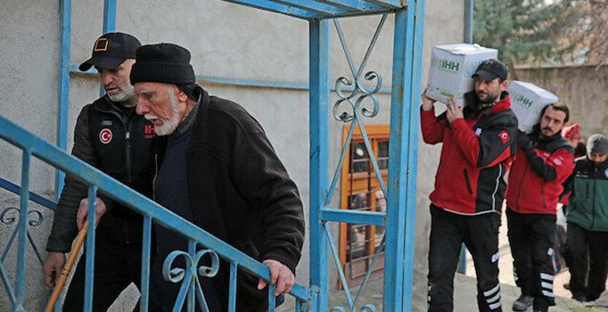 İHH'dan depremden etkilenen Süryani kilisesine yardım