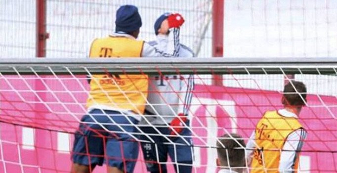 Bayern Münih'in yıldız futbolcuları birbirine girdi