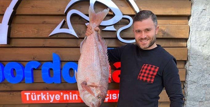 Bordo Mavi Balık Erşan Yılmaz yemeklerinin sırrını açıkladı: Deneme, yanılma!