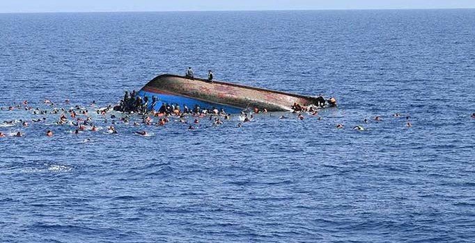 Yunanistan'dan mültecilere karşı yüzen bariyerler