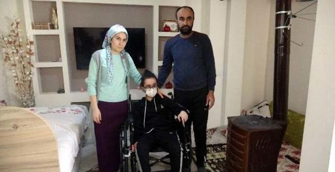 17 aydır beyninde tümörle yaşayan kızlarını kurtaracak doktor arıyorlar