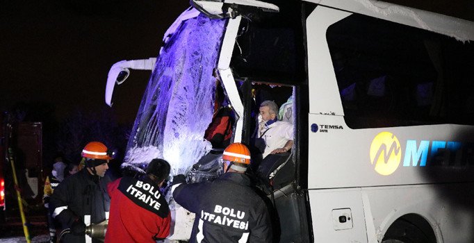 Anadolu Otoyolu'nda zincirleme trafik kazası: 1 ölü, 19 yaralı