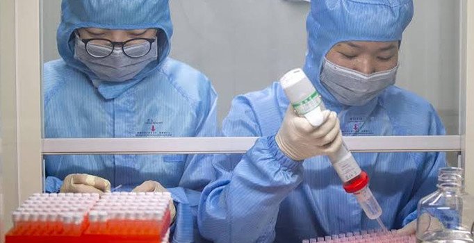 Bilim insanları koronavirüs aşısı için tarih verdi