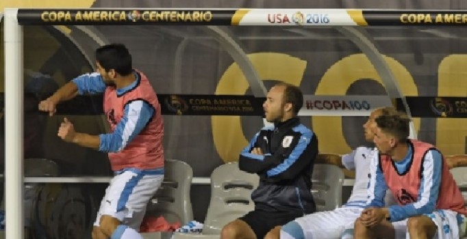 Luis Suarez, kendisini oyuna almayan teknik direktöre ateş püskürdü