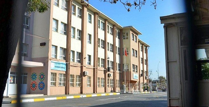 Avcılar'da hasarlı okulların durumu için 'ileri tetkik' yapılacak