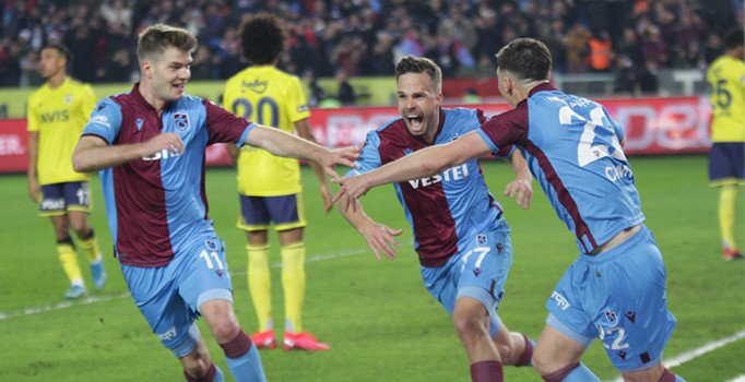 Sarı Kanarya, Fırtına'ya karşı koyamadı | Trabzonspor 2-1 Fenerbahçe