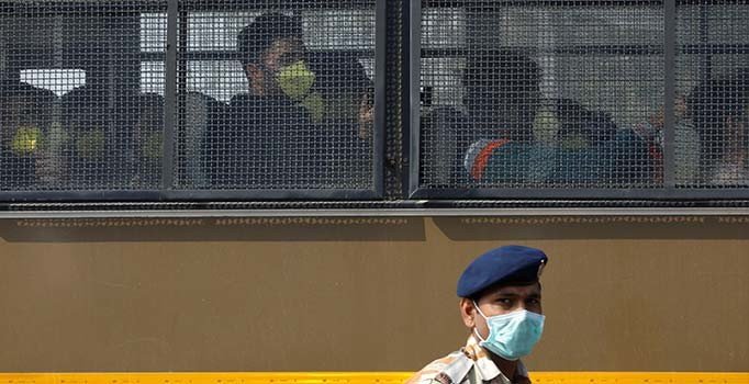 Çin, koronavirüs salgınına karşı yeni tedbirler aldı: Vuhan'da askeri personel de devrede