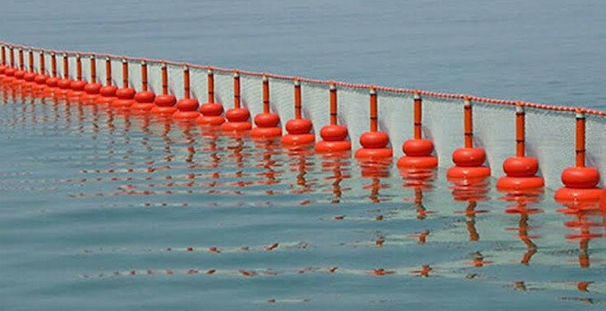 Yunanistan'ın göçe karşı yüzen bariyer planına tepki