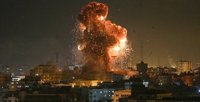 İsrail yine Gazze'yi bombaladı