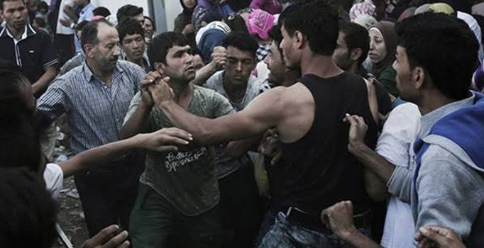 Atina'daki Skaramanga kampında göçmenler arasında bıçaklı kavga: 1 ölü