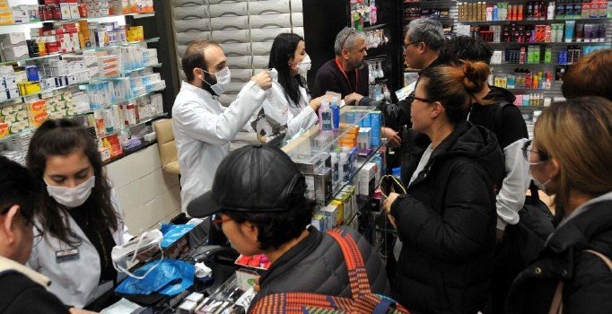 Koronavirüs Bilim Kurulu'ndan vatandaşlara: Maskelik bir durum yok