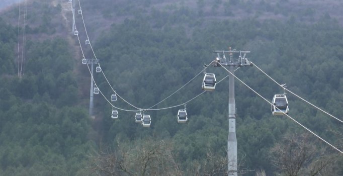 Bursa'da şiddetli lodos nedeniyle teleferik seferleri iptal edildi