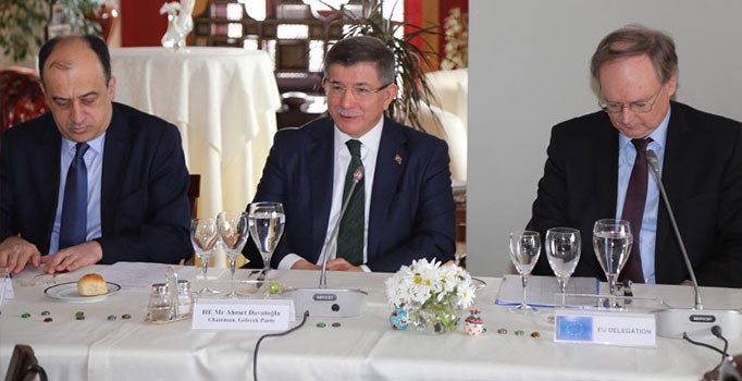 Ahmet Davutoğlu AB büyükelçileri ile bir araya geldi