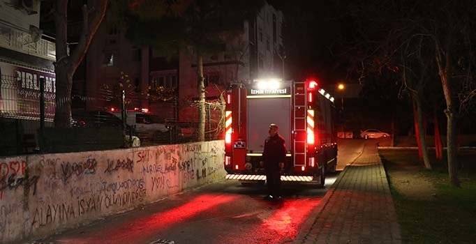 İzmir'de 7 katlı sitede yangın paniği