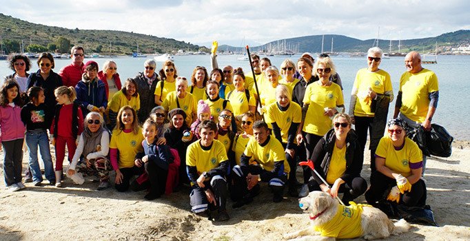 Bodrum'da gönüllüler çevre temizliği yaptı