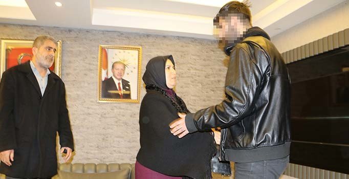 HDP önünde eylem yapan bir aile daha evladına kavuştu