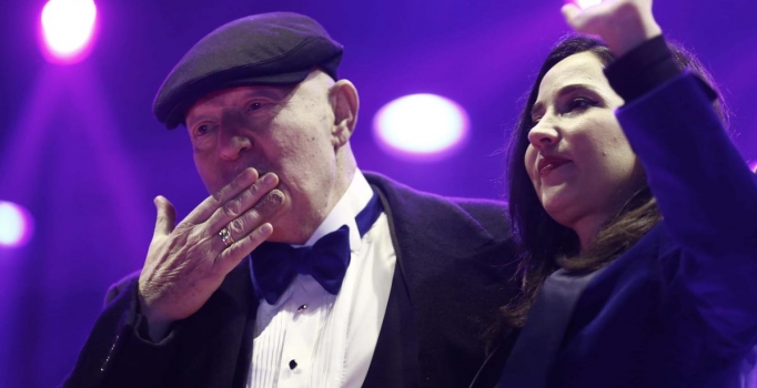 Kayahan şarkılarındaki gibi son yolculuğuna uğurlandı